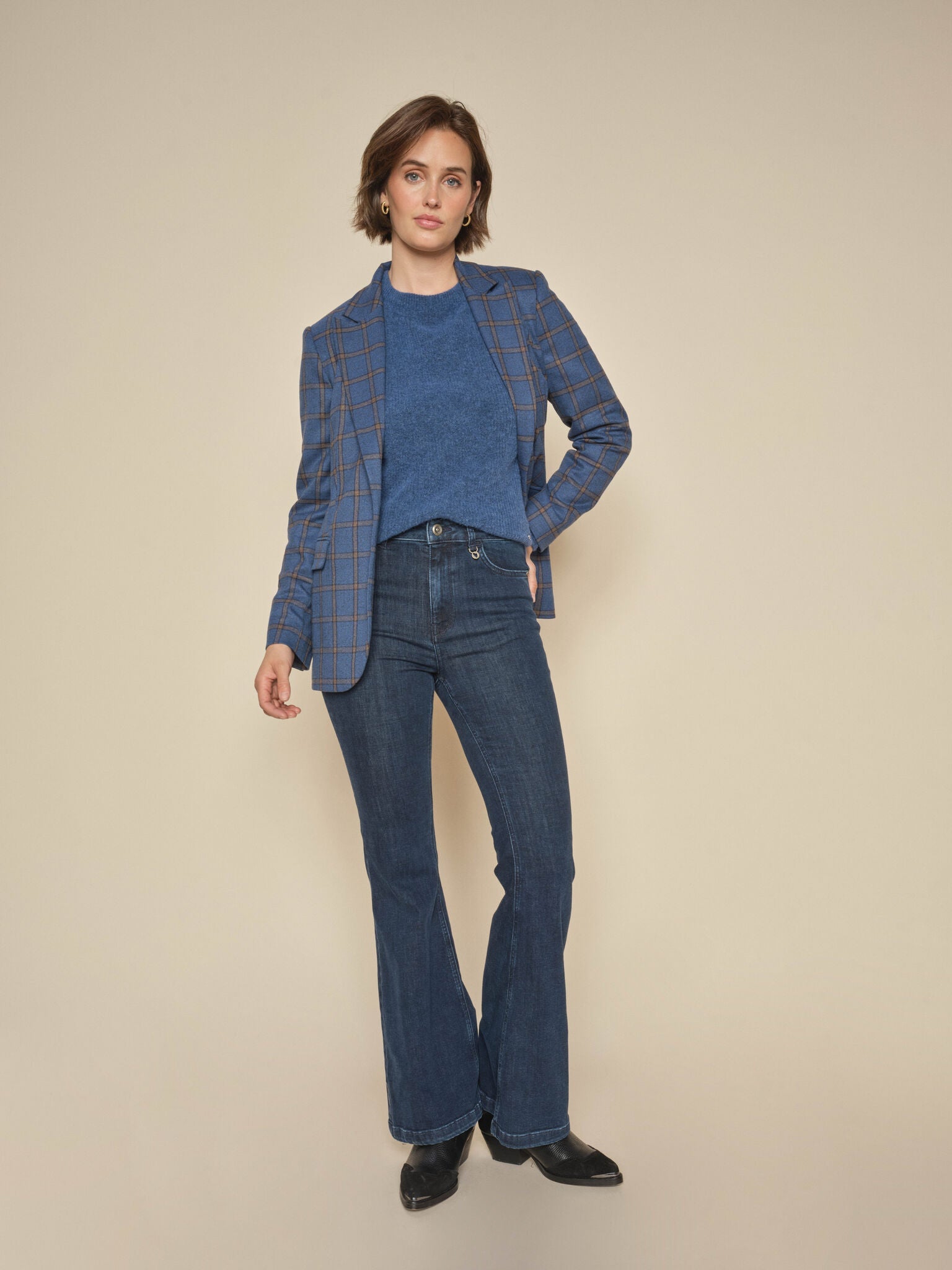 Modelshot / Dark Blue / Detail